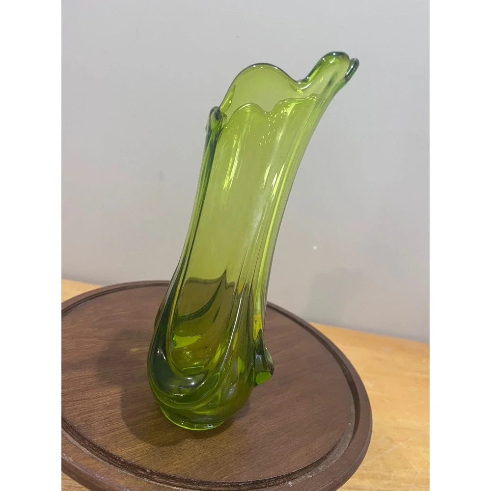 Vtg Viking Glass Avocado Green Swung Vase Mid Century Modern 9.5 Inch MCM Art